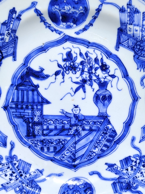 古玩陶瓷人物紋青花盤真品鑒賞圖
