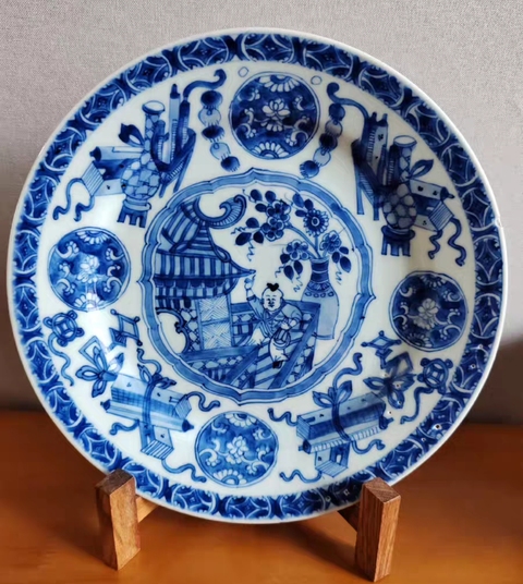 古玩陶瓷人物博古紋青花盤真品鑒賞圖