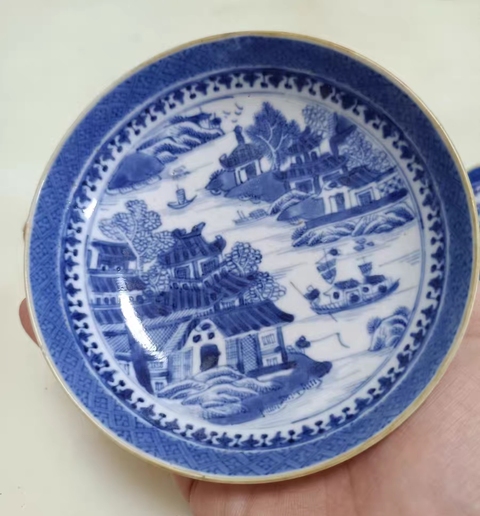 古玩陶瓷樓臺亭閣山水紋青花盤真品鑒賞圖