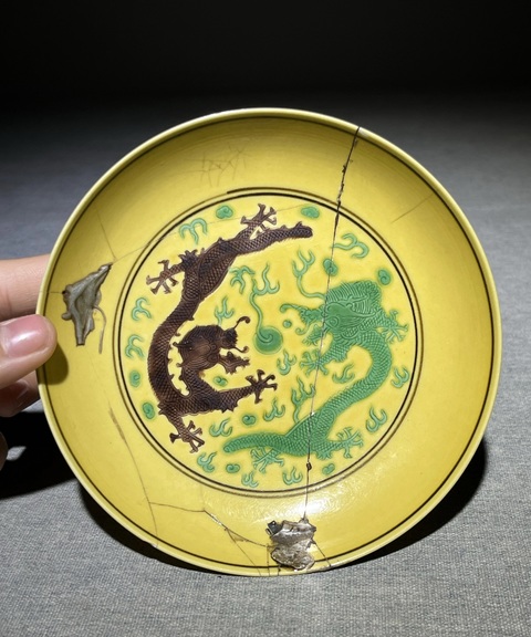 古玩陶瓷清光緒素三彩龍紋盤真品鑒賞圖