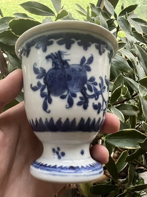 古玩陶瓷花果紋青花高足杯真品鑒賞圖