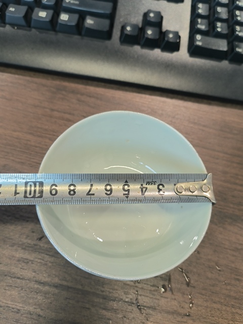 古玩陶瓷礬紅福壽紋茶碗真品鑒賞圖