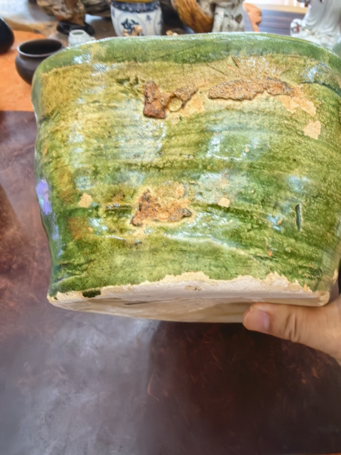 古玩陶瓷綠釉刻花瓷枕真品鑒賞圖