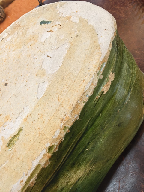 古玩陶瓷綠釉刻花瓷枕真品鑒賞圖