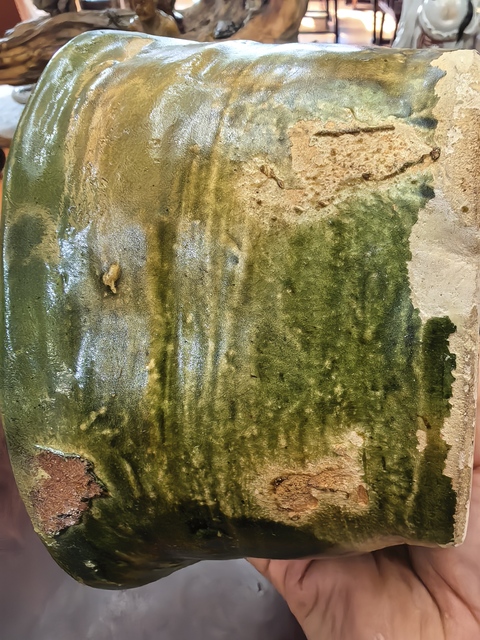 古玩陶瓷綠釉刻花瓷枕真品鑒賞圖