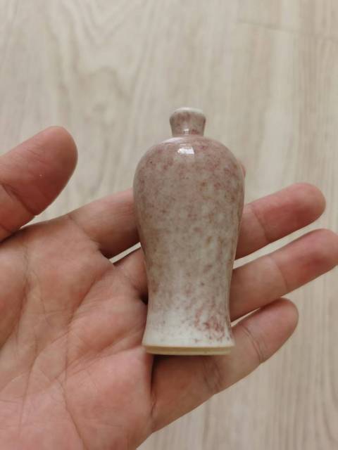 古玩陶瓷紅哥釉鼻煙壺真品鑒賞圖