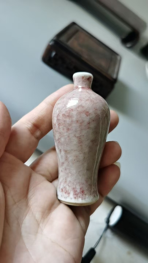 古玩陶瓷紅哥釉鼻煙壺真品鑒賞圖