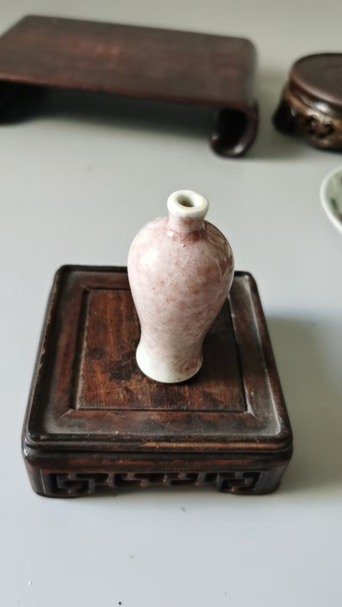 古玩陶瓷紅哥釉鼻煙壺真品鑒賞圖