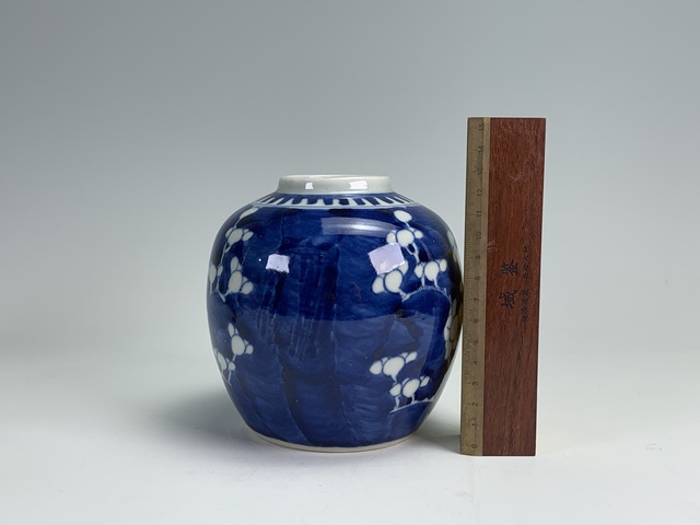 古玩陶瓷清晚期·青花留白冰梅紋罐真品鑒賞圖