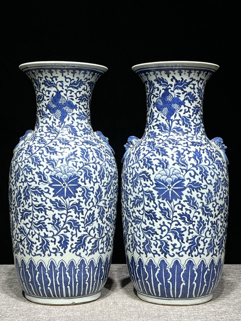 古玩陶瓷青花纏枝花卉紋獅耳瓶真品鑒賞圖