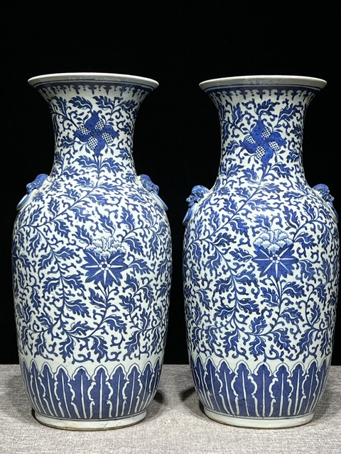 古玩陶瓷青花纏枝花卉紋獅耳瓶真品鑒賞圖