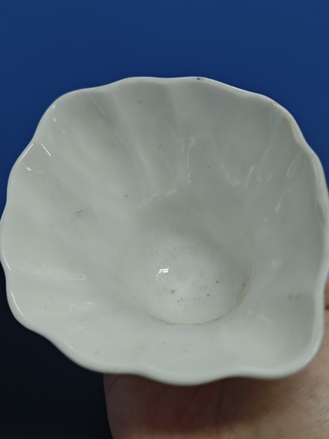 古玩陶瓷清代時(shí)期德化窯白釉龍虎杯真品鑒賞圖