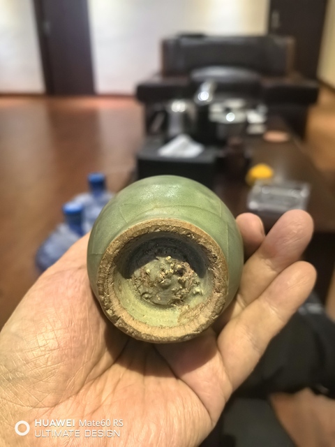 古玩陶瓷龍泉青瓷雙耳銜環(huán)瓶真品鑒賞圖