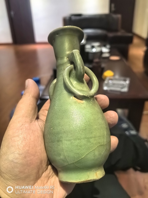 古玩陶瓷龍泉青瓷雙耳銜環(huán)瓶真品鑒賞圖
