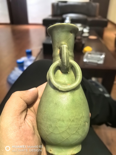 古玩陶瓷龍泉青瓷雙耳銜環(huán)瓶真品鑒賞圖