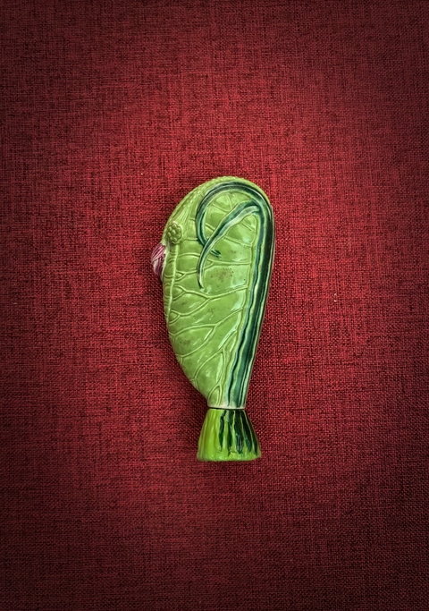 古玩陶瓷清晚期綠釉荷花造型鼻煙壺拍賣，當前價格8888元