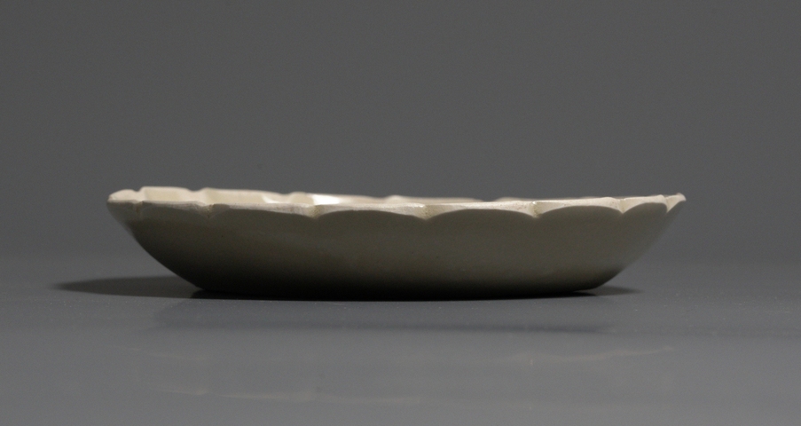 古玩陶瓷定窯花卉紋花口洗真品鑒賞圖