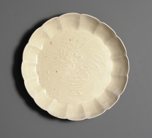 古玩陶瓷定窯花卉紋花口洗真品鑒賞圖