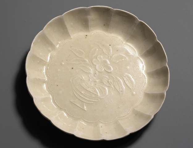 古玩陶瓷定窯花卉紋花口洗真品鑒賞圖