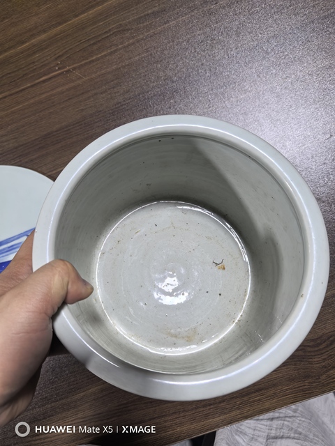 古玩陶瓷龍紋青花三足筒式香爐真品鑒賞圖