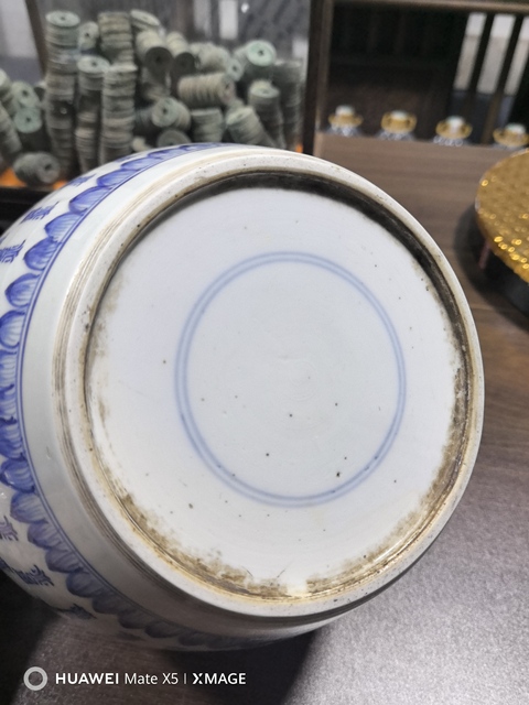古玩陶瓷壽字紋青花罐真品鑒賞圖
