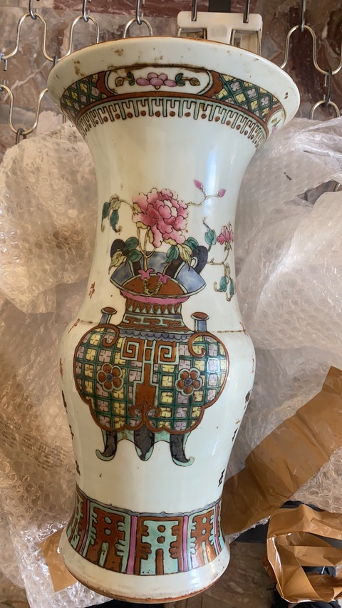 古玩陶瓷粉彩花觚真品鑒賞圖