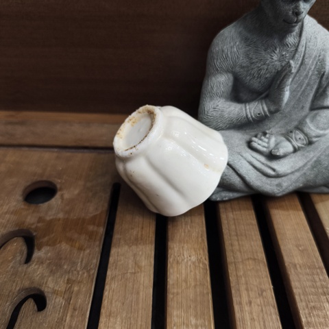 古玩陶瓷晚明德化窯白釉花口杯拍賣，當前價格48元