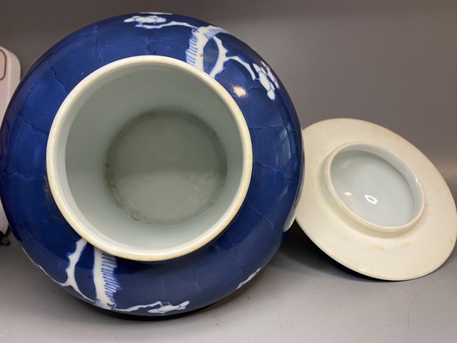 古玩陶瓷青花冰梅圖蓋罐真品鑒賞圖