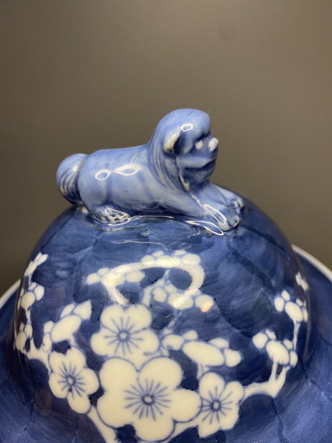 古玩陶瓷青花冰梅圖蓋罐真品鑒賞圖