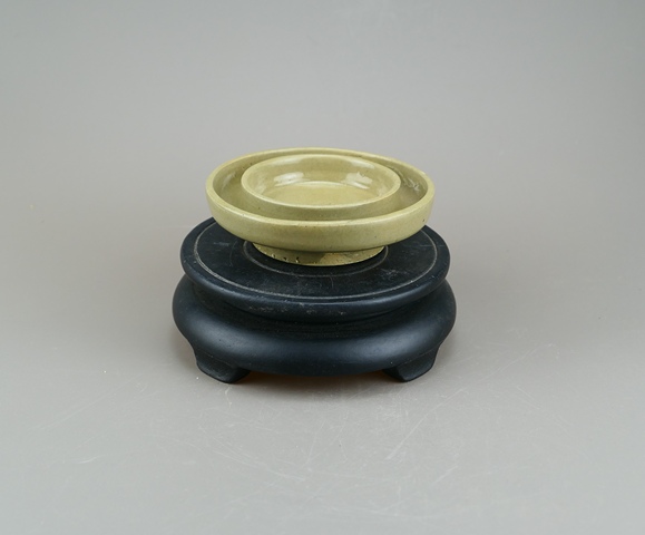 古玩陶瓷龍泉青瓷托盤真品鑒賞圖