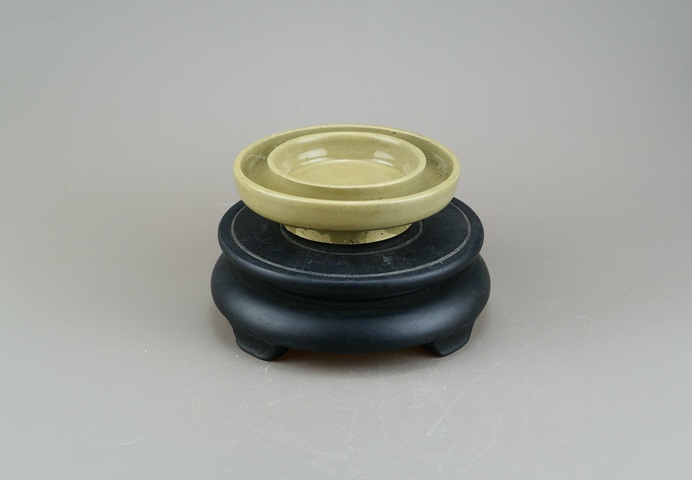 古玩陶瓷龍泉青瓷托盤真品鑒賞圖