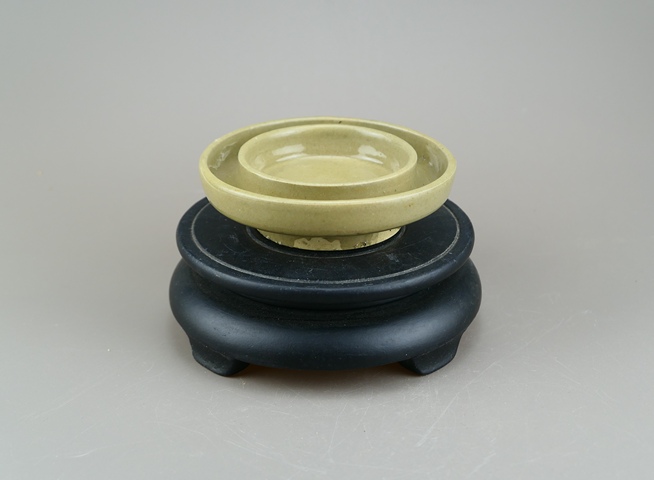 古玩陶瓷龍泉青瓷托盤真品鑒賞圖