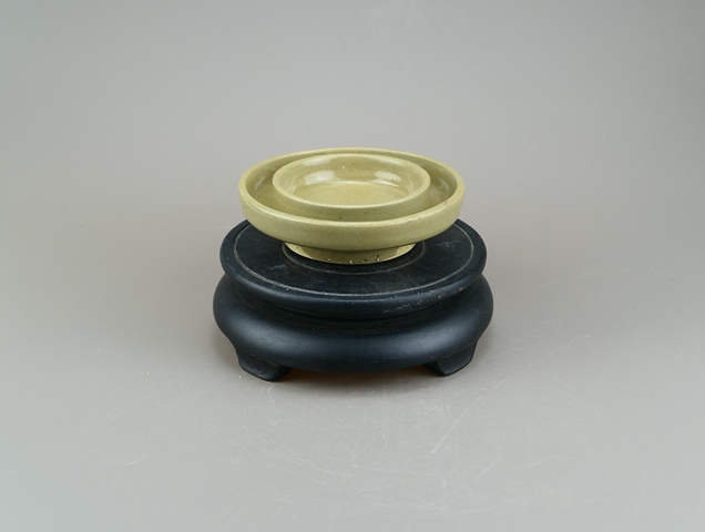 古玩陶瓷龍泉青瓷托盤真品鑒賞圖