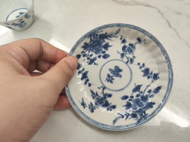 古玩陶瓷青花花卉瓜棱杯碟一套真品鑒賞圖