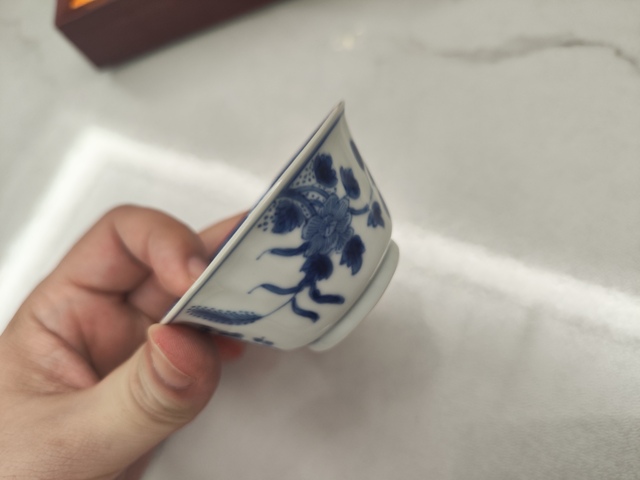 古玩陶瓷青花花卉瓜棱杯碟一套真品鑒賞圖