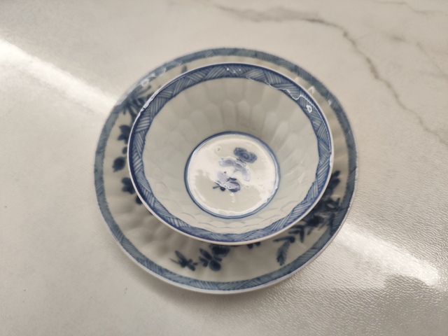 古玩陶瓷青花花卉瓜棱杯碟一套真品鑒賞圖