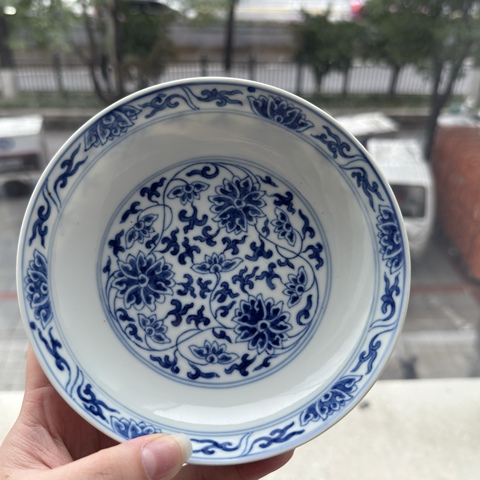 古玩陶瓷花卉紋青花盤真品鑒賞圖