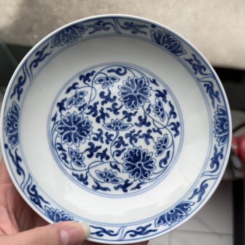 古玩陶瓷花卉紋青花盤真品鑒賞圖