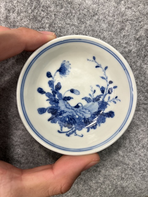 古玩陶瓷花卉紋青花盤真品鑒賞圖