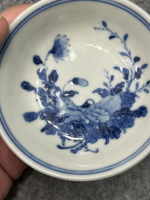古玩陶瓷花卉紋青花盤真品鑒賞圖