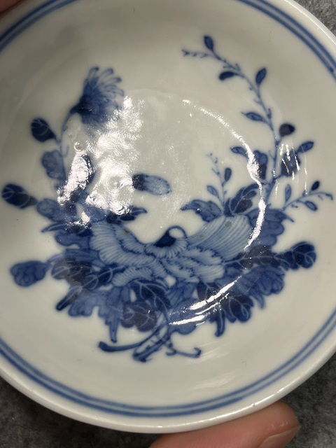 古玩陶瓷花卉紋青花盤真品鑒賞圖
