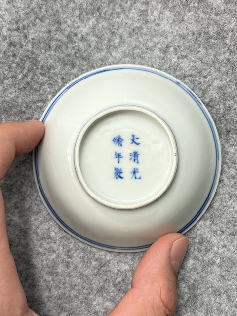 古玩陶瓷花卉紋青花盤真品鑒賞圖
