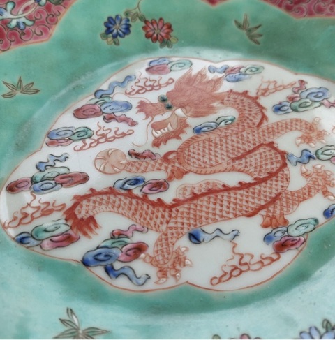 古玩陶瓷粉彩龍紋供盤真品鑒賞圖