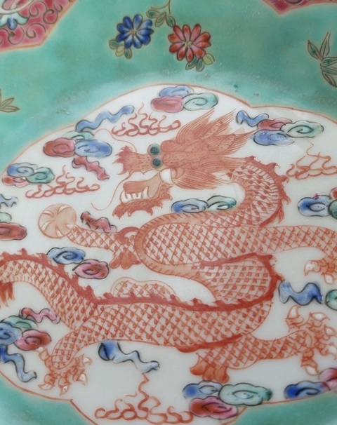 古玩陶瓷粉彩龍紋供盤真品鑒賞圖