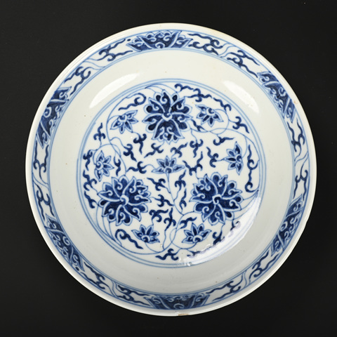 古玩陶瓷花卉紋青花盤真品鑒賞圖