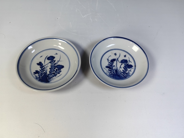 古玩陶瓷康熙紫金釉青花花卉紋賞盤一對真品鑒賞圖