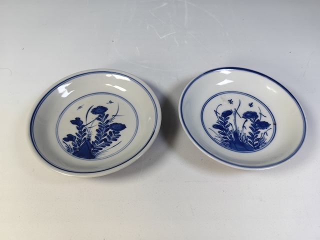 古玩陶瓷康熙紫金釉青花花卉紋賞盤一對真品鑒賞圖