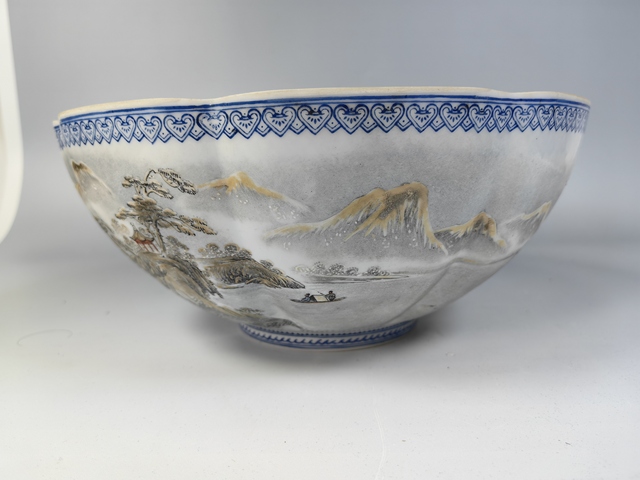 古玩陶瓷70.80年代粉彩風景山水人物紋蛋殼瓷花口碗真品鑒賞圖