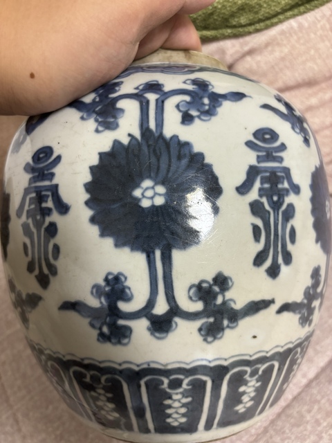 古玩陶瓷花間壽字紋青花罐真品鑒賞圖