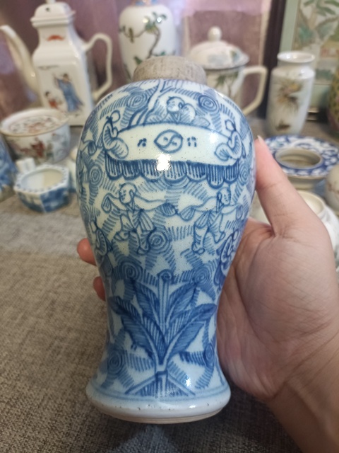 古玩陶瓷青花淡描嬰戲圖雞腿瓶拍賣，當前價格3500元